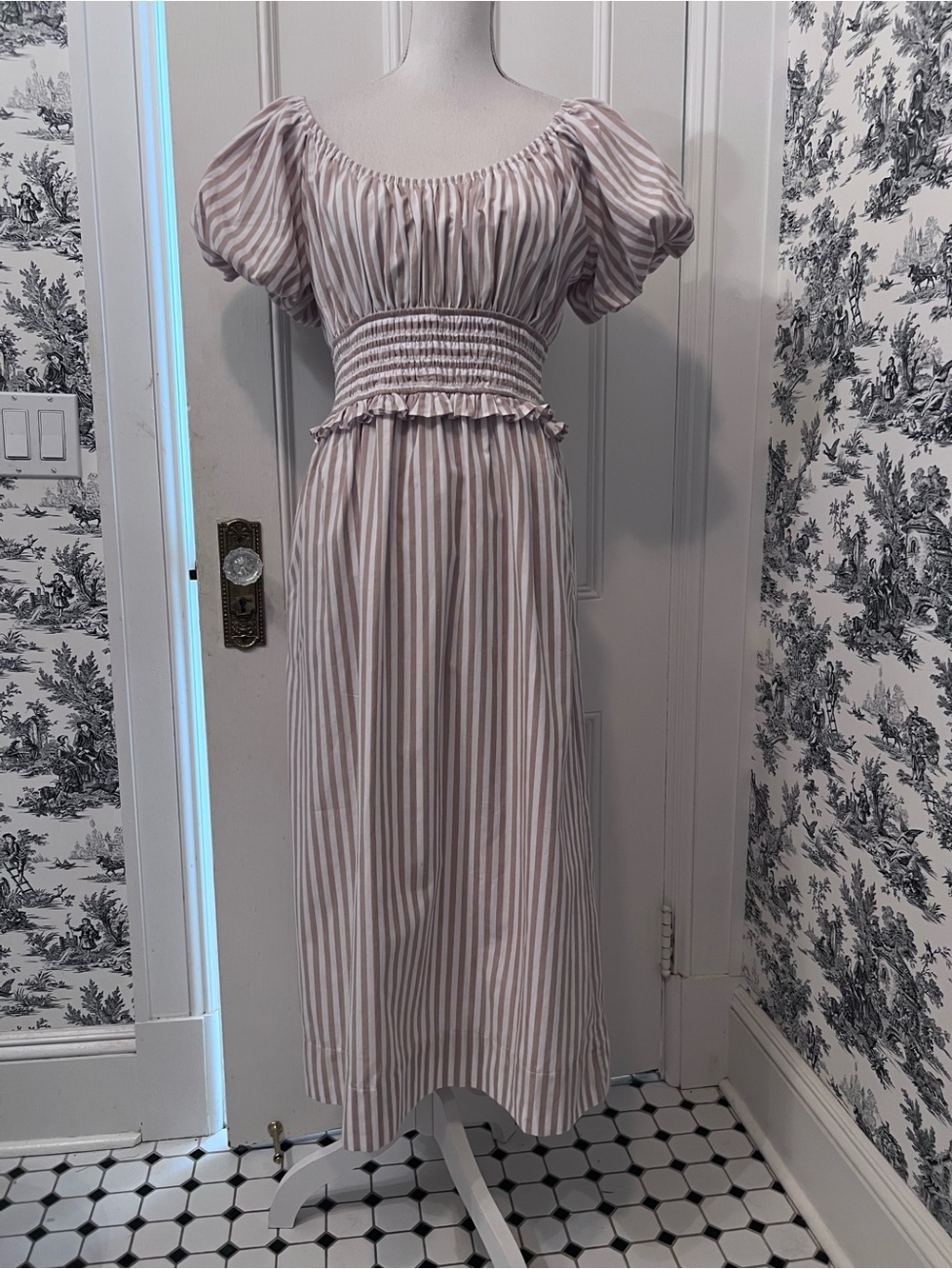 Pomander Place NWT Tan and White Striped Puff-Sleeve Midi Dress  Medium